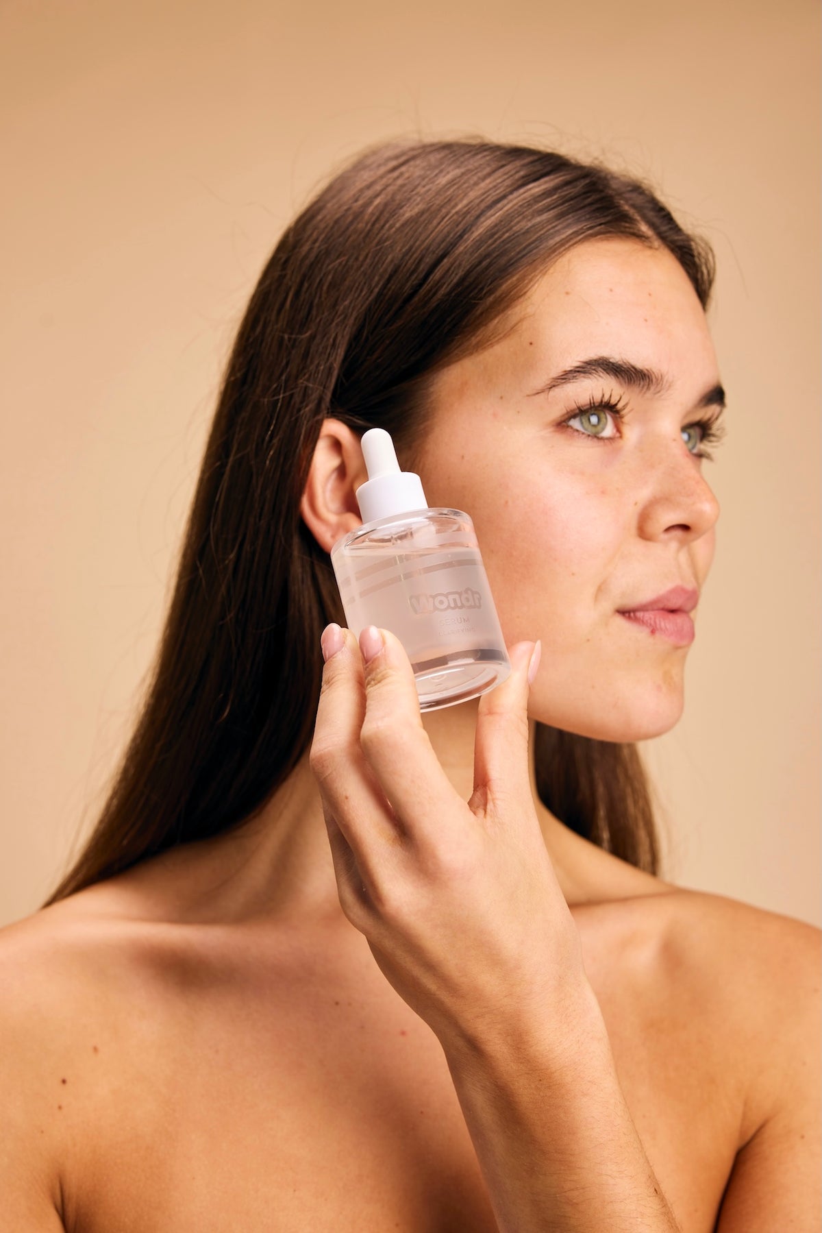 HOE GEBRUIK JE HET CLARIFYING SERUM?